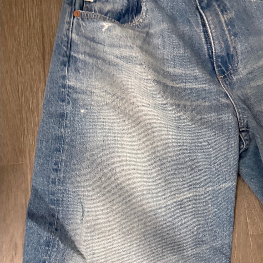 Relaxed Wide-Leg Women’s Jeans in Light Blue Denim - Picture 6 of 8